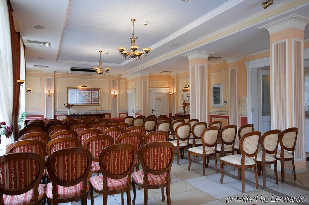 Villa Royal Ostrow Wielkopolski Fasilitas foto