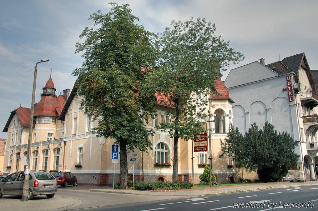 Villa Royal Ostrow Wielkopolski Bagian luar foto
