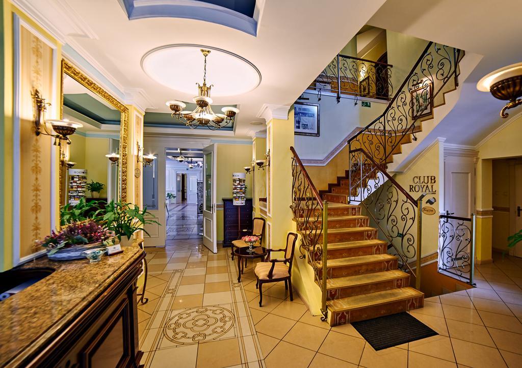 Villa Royal Ostrow Wielkopolski Bagian luar foto